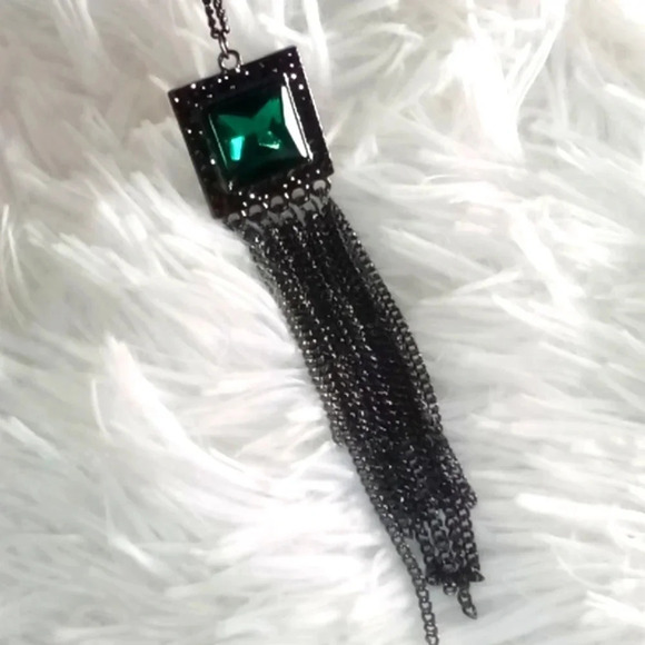 NEW Emerald Stone Gunmetal Long Chain Necklace Set - Picture 2 of 3